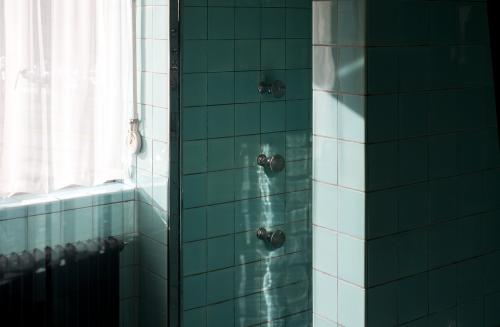 Shower heads in the bathroom. Photo Petra van der Ree